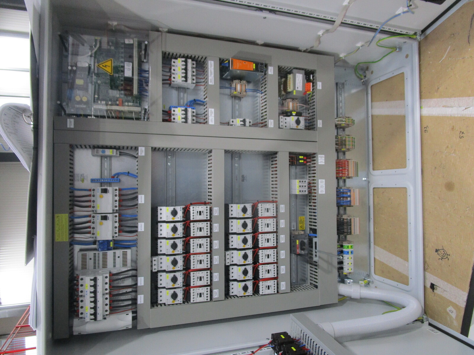 Switch cabinet climate inside ViperTouch 710 10"